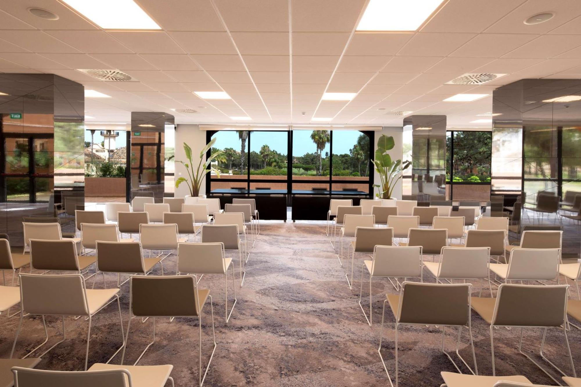 Hotel Doubletree By Hilton Golf 4*